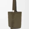 Große Pebble-Beuteltasche aus Wildkalbsleder in Dark Olive
