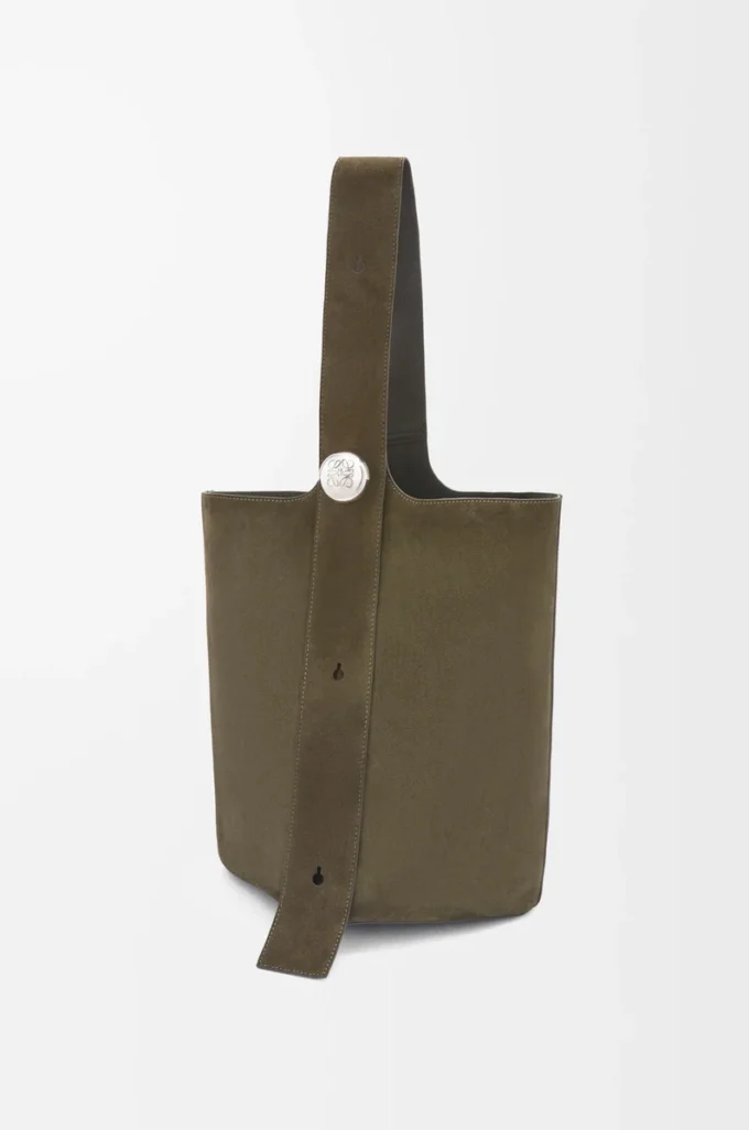 Große Pebble-Beuteltasche aus Wildkalbsleder in Dark Olive