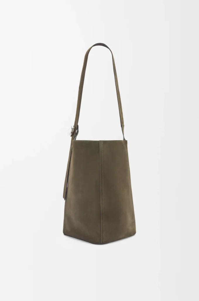 Große Pebble-Beuteltasche aus Wildkalbsleder in Dark Olive
