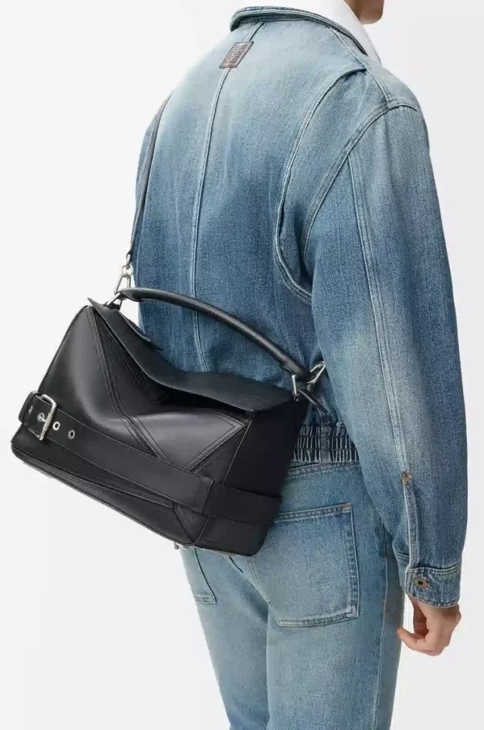 Große Puzzle Biker-Tasche aus glänzendem Kalbsleder in Schwarz