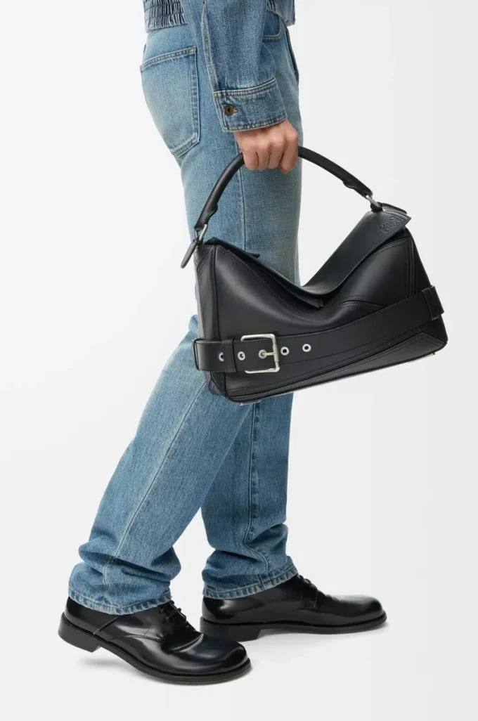 Große Puzzle Biker-Tasche aus glänzendem Kalbsleder in Schwarz