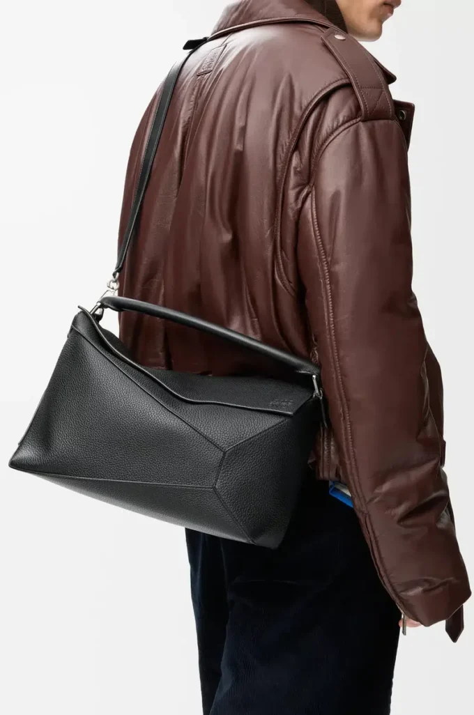 Große Puzzle Edge Tasche aus genarbtem Kalbsleder Schwarz