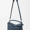 Große Puzzle Edge Tasche aus klassischem Kalbsleder in Indigo Dye