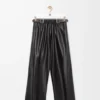Gürtelhose aus schwarzem Nappalammleder