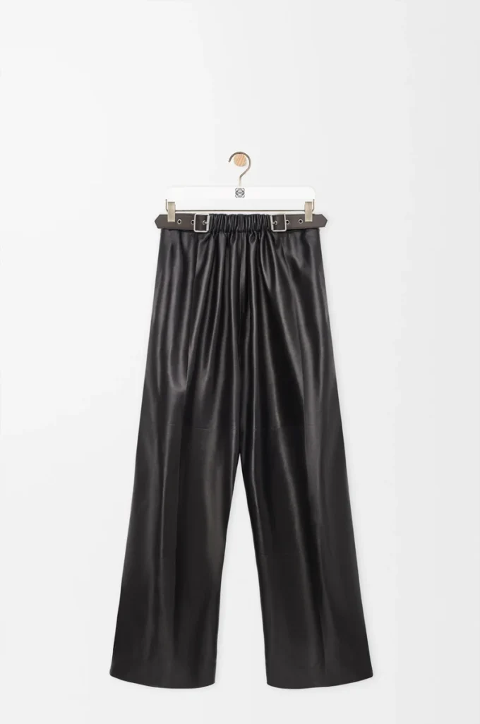 Gürtelhose aus schwarzem Nappalammleder