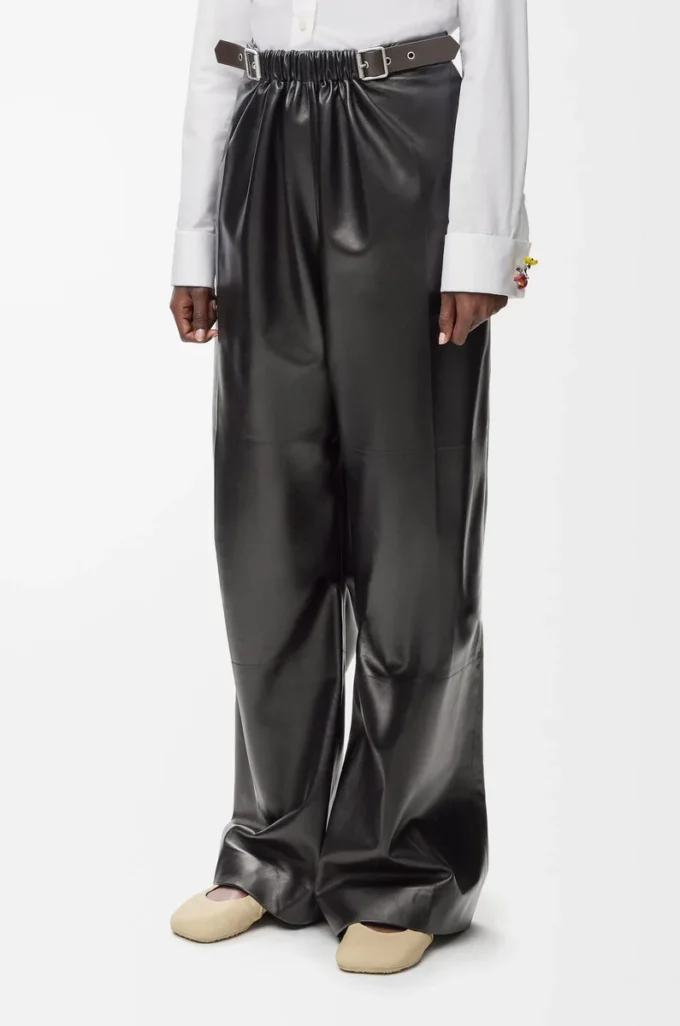 Gürtelhose aus schwarzem Nappalammleder