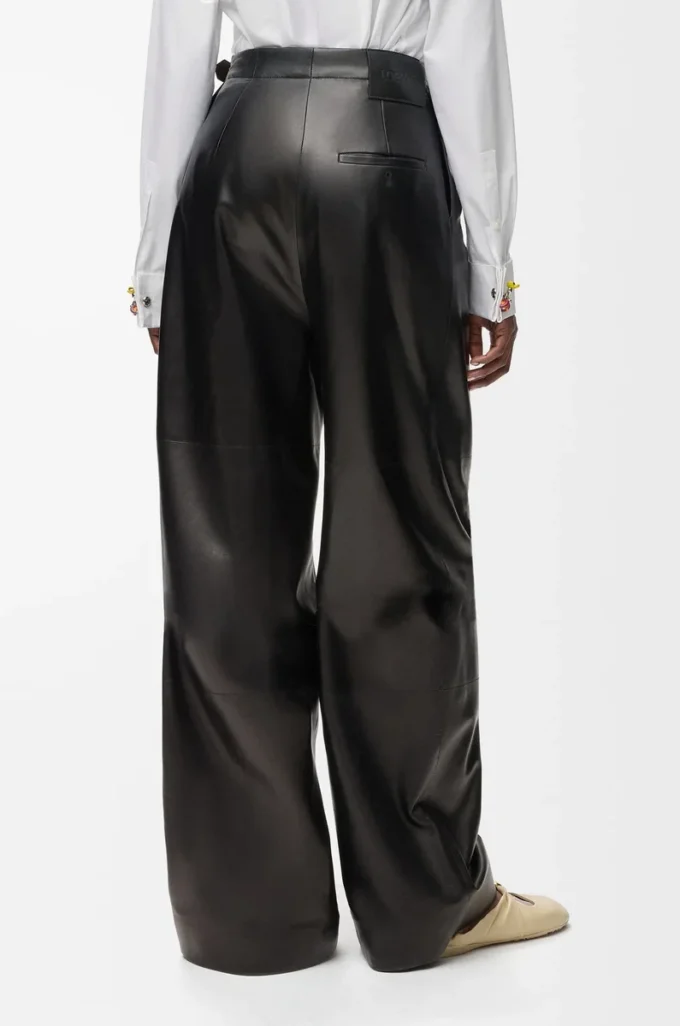 Gürtelhose aus schwarzem Nappalammleder