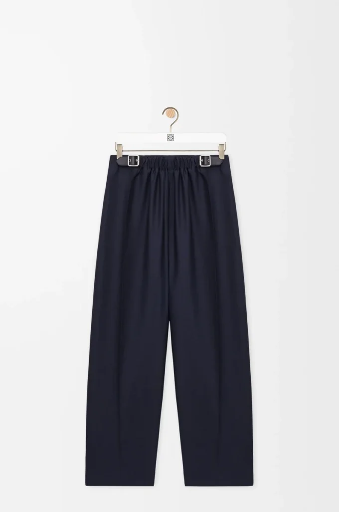Gürtelhose aus Wolle und Seide in Marineblau