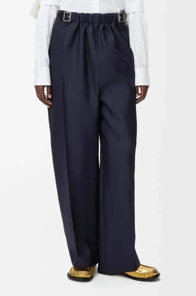 Gürtelhose aus Wolle und Seide in Marineblau