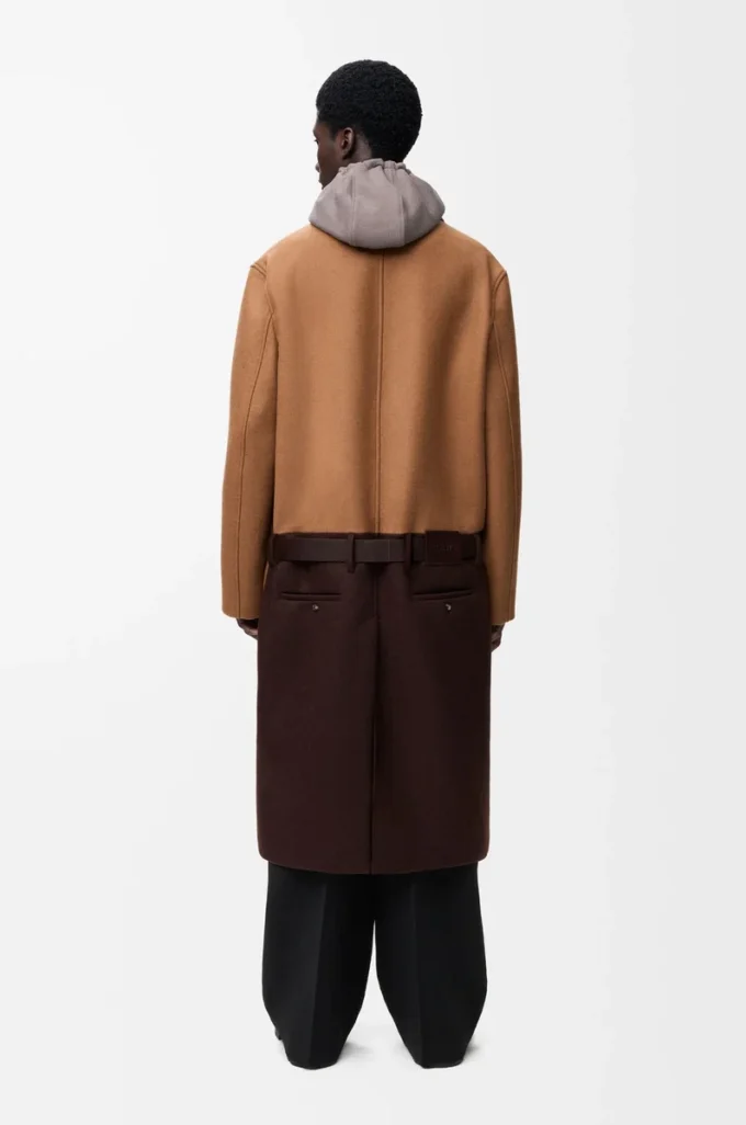 Gürtelmantel aus Wolle in Camel/Braun