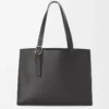 Horizontale Tasche mit Schnallenverschluss aus klassischem Kalbsleder Schwarz