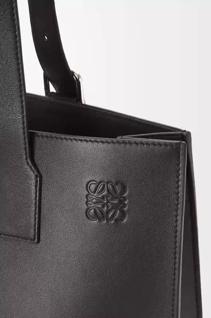 Horizontale Tasche mit Schnallenverschluss aus klassischem Kalbsleder Schwarz