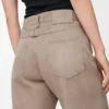 Hose aus Ziegenwildleder in Dunkelbeige