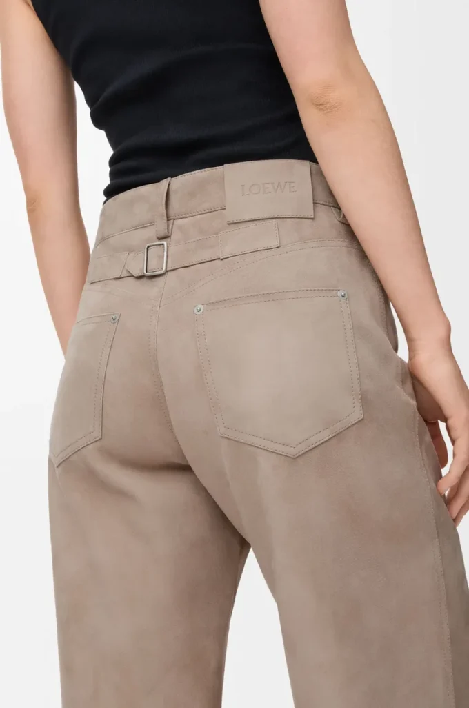 Hose aus Ziegenwildleder in Dunkelbeige