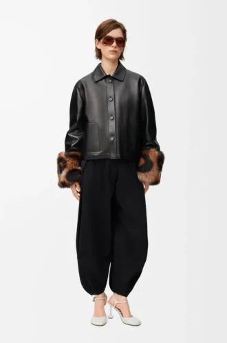 Jacke mit Umschlag aus Nappalammleder Schwarz