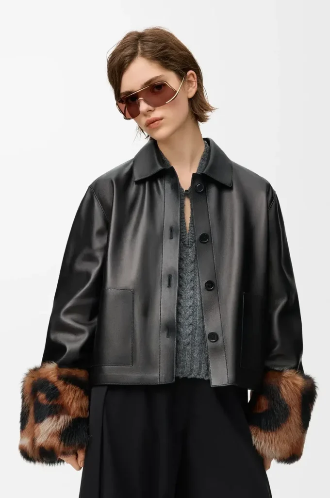 Jacke mit Umschlag aus Nappalammleder Schwarz