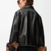 Jacke mit Umschlag aus Nappalammleder Schwarz