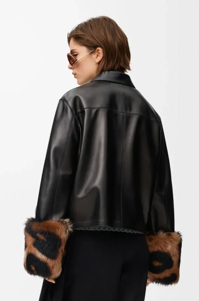 Jacke mit Umschlag aus Nappalammleder Schwarz