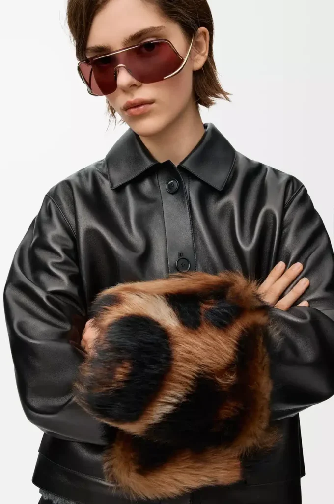Jacke mit Umschlag aus Nappalammleder Schwarz