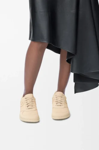 Jambo Sneaker aus Kalbswildleder Oat Milk