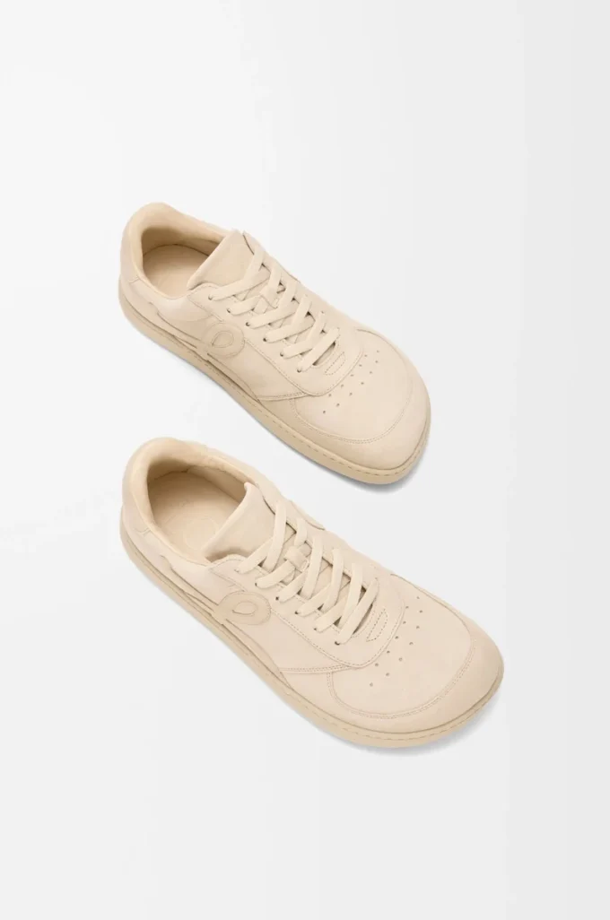 Jambo Sneaker aus Kalbswildleder Oat Milk