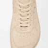 Jambo Sneaker aus Kalbswildleder Oat Milk