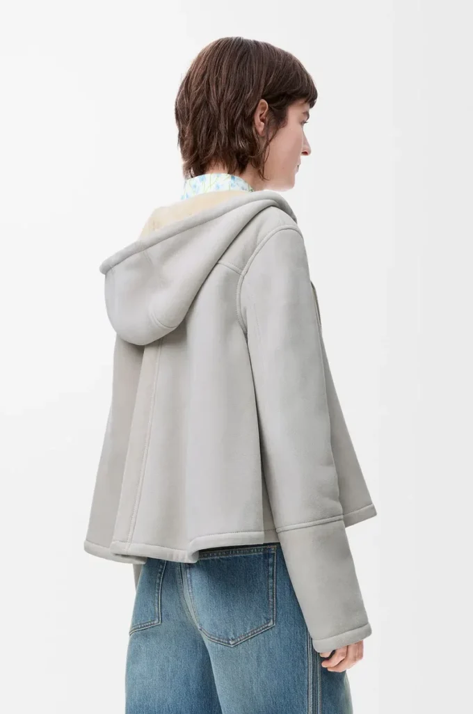 Kapuzenjacke aus Shearling in Hellgrau Melange