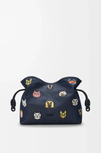 Katzen Medium Flamenco Clutch aus besticktem Denim Blau