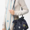 Katzen Medium Flamenco Clutch aus besticktem Denim Blau