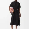Kleid mit Gürtel aus Stretch-Viskose in Schwarz