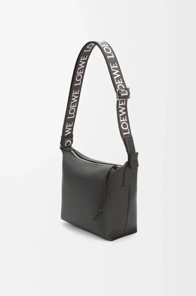 Kleine Cubi Crossbody-Tasche aus geschmeidigem, glattem Kalbsleder und Jacquard in Dunkelgrau