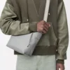Kleine Cubi-Umhängetasche aus geschmeidigem, glattem Kalbsleder und Jacquard in Asphalt Grey