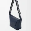 Kleine Cubi-Umhängetasche aus geschmeidigem, glattem Kalbsleder und Jacquard in Deep Navy