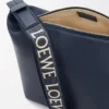 Kleine Cubi-Umhängetasche aus geschmeidigem, glattem Kalbsleder und Jacquard in Deep Navy