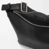 Kleine Cubi-Umhängetasche aus geschmeidigem, glattem Kalbsleder und Jacquard in Schwarz