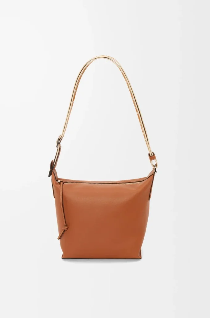 Kleine Cubi-Umhängetasche aus geschmeidigem, glattem Kalbsleder und Jacquard in Tan