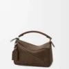 Kleine Featherlight Puzzle-Tasche aus genarbtem Nubukleder in Tundra