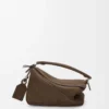 Kleine Featherlight Puzzle-Tasche aus genarbtem Nubukleder in Tundra
