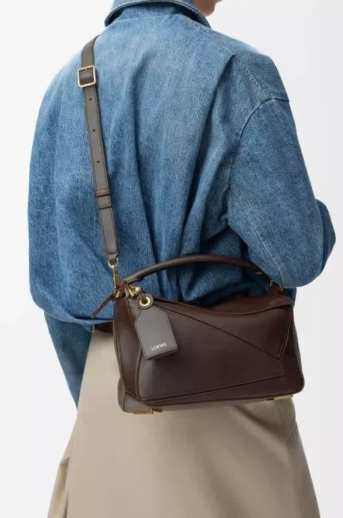 Kleine Featherlight Puzzle Tasche aus Nappalammleder in Dark Chestnut