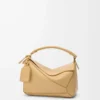 Kleine, federleichte Puzzle-Tasche aus Nappalammleder in Dark Butter