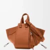 Kleine Hammock-Tasche aus klassischem Kalbsleder Tan