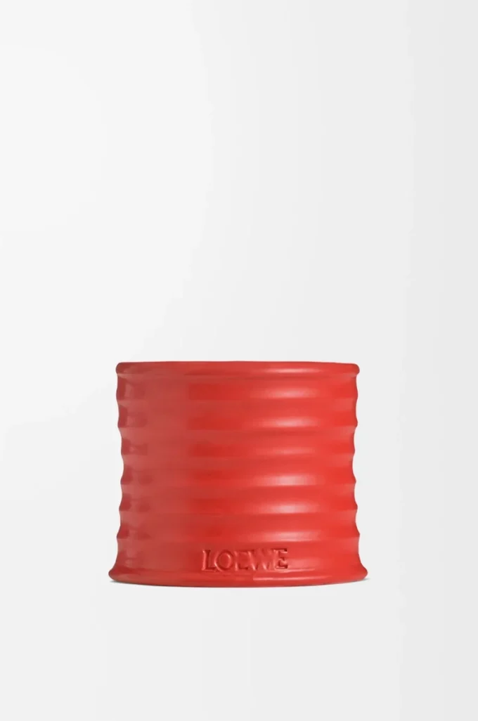 Kleine Kerze mit Tomatenblättern, rot