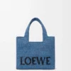 Kleine LOEWE Font-Tasche aus Raffia Hellblau