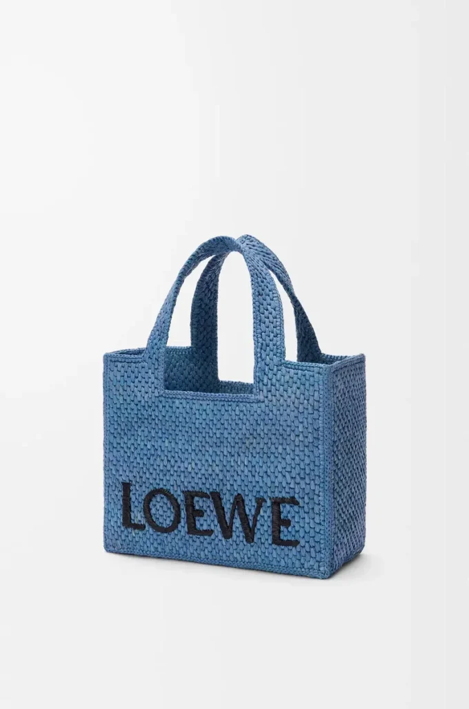 Kleine LOEWE Font-Tasche aus Raffia Hellblau