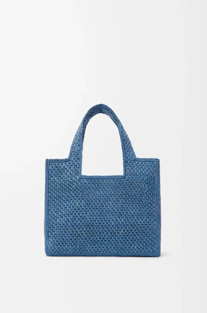 Kleine LOEWE Font-Tasche aus Raffia Hellblau