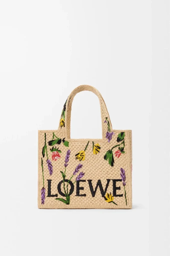 Kleine LOEWE Font-Tasche aus Raffia in Natur
