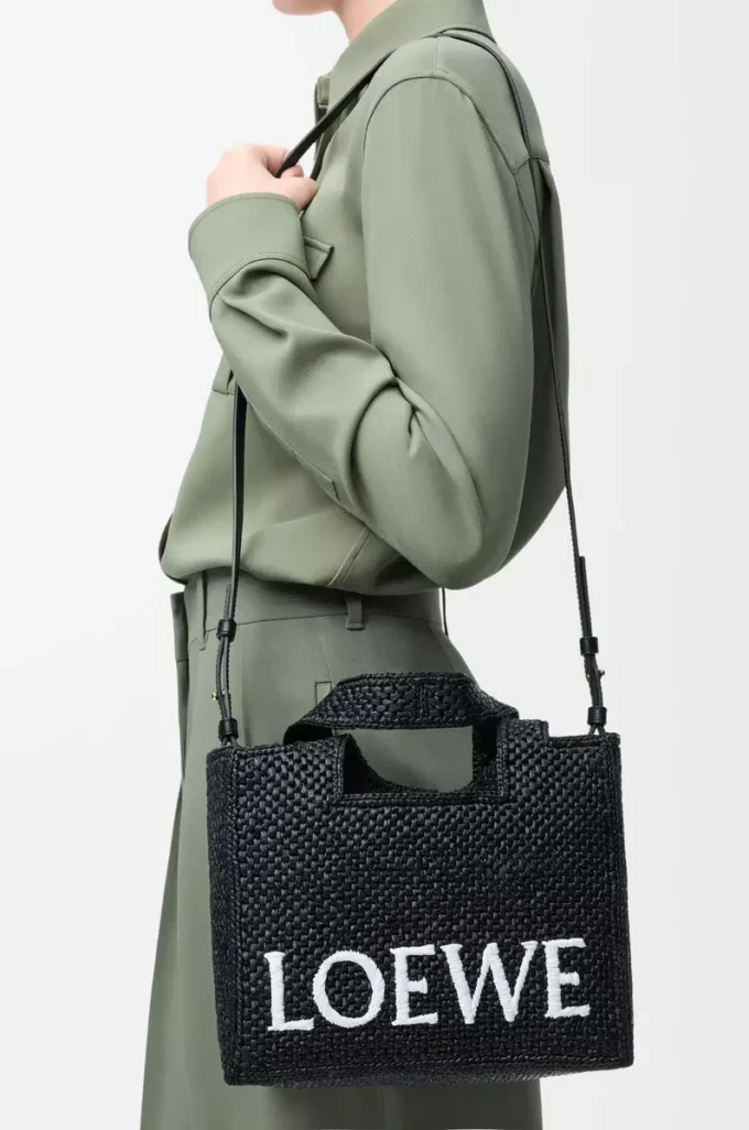 Kleine LOEWE Font-Tasche aus Raffia Schwarz
