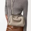 Kleine Madrid-Tasche aus geschmeidigem genarbtem Kalbsleder Clay