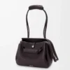 Kleine Madrid-Tasche aus geschmeidigem genarbtem Kalbsleder Dark Ebony