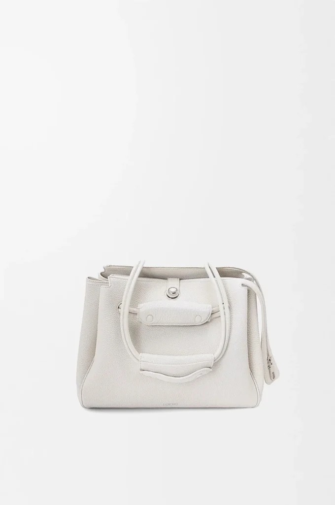 Kleine Madrid-Tasche aus geschmeidigem genarbtem Kalbsleder in Soft White